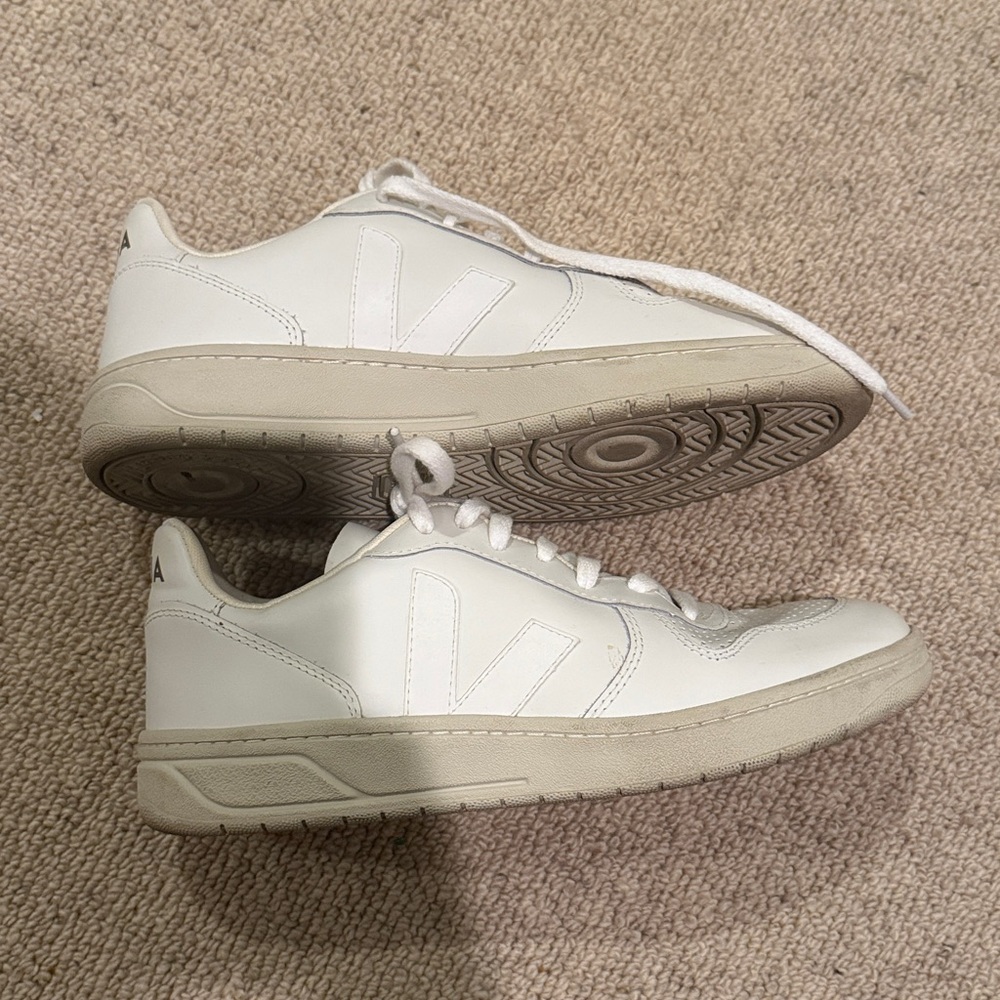 Veja V-90 Women's White Sneakers Size 9 - Picture 9 of 10
